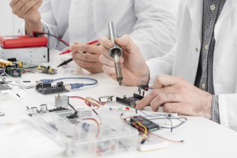 men-lab-doing-experiments-close-up-scaled